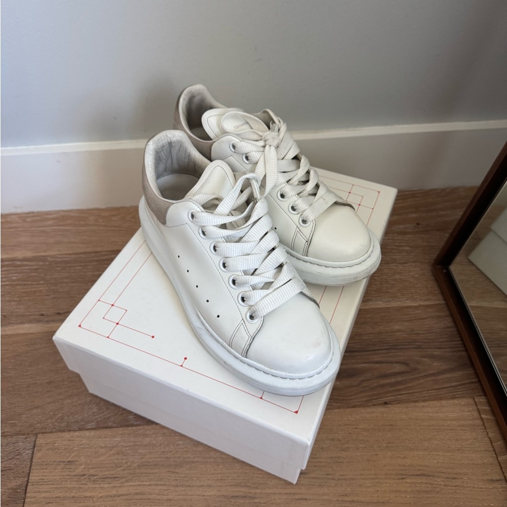 ALEXANDER MCQUEEN Oversize Sneakers White/Pink Suede